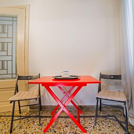 Downtown Quiet Apartment On A Pedestrian Street أثينا المظهر الخارجي الصورة