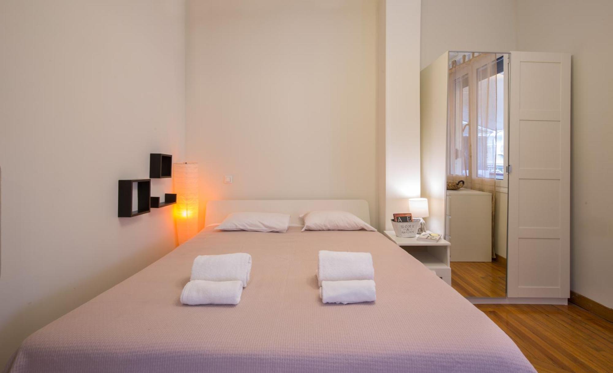 Downtown Quiet Apartment On A Pedestrian Street أثينا المظهر الخارجي الصورة